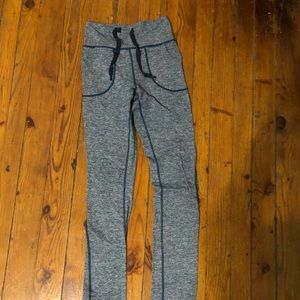 Lulu Lemon Joggers. Size 6.